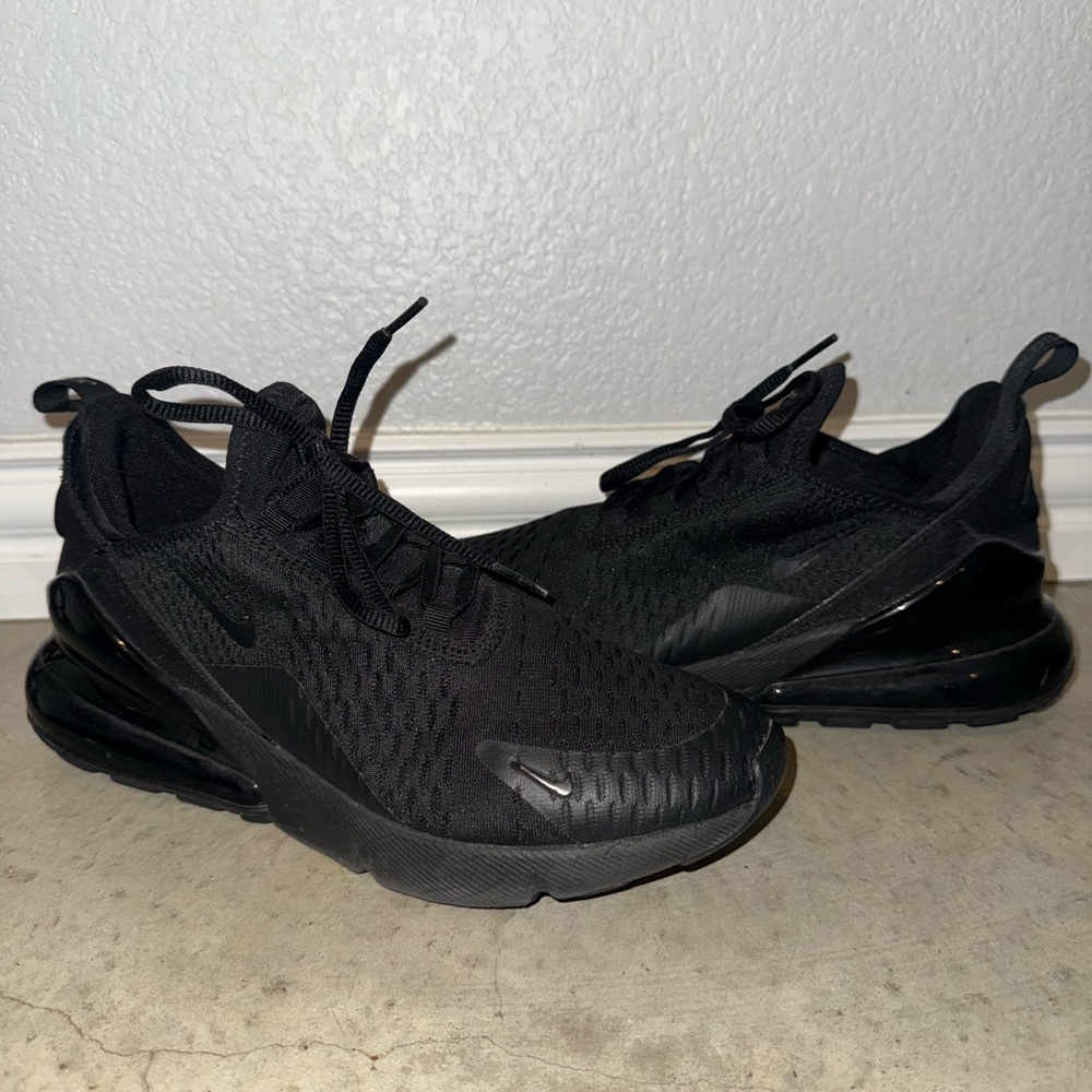 Nike Air Max 270
Women’s Shoes
US 7Y